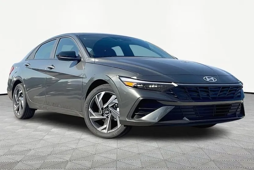 2025 Hyundai Elantra SEL Sport photo 1