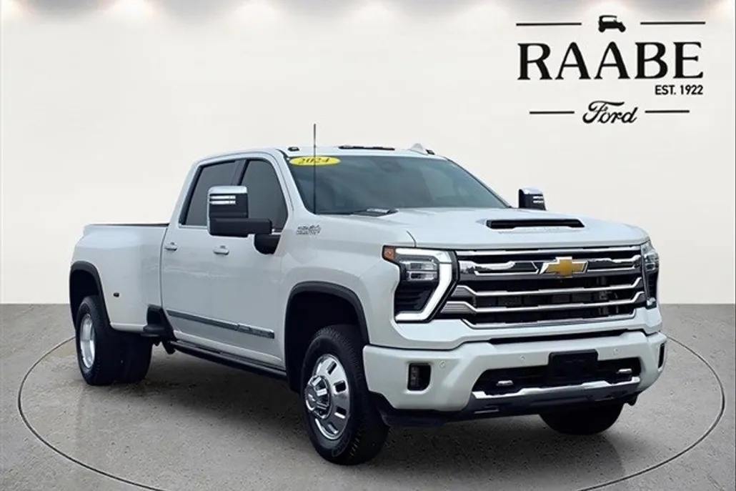 2024 Chevrolet Silverado 3500HD High Country photo 1