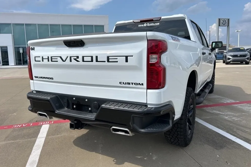 2025 Chevrolet Silverado 1500 Custom Trail Boss photo 1