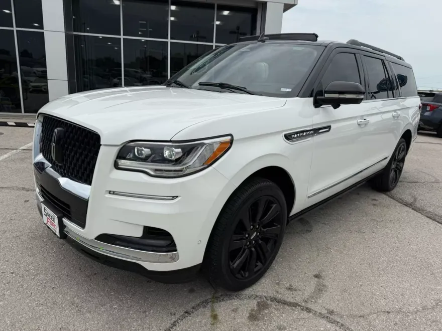 2023 Lincoln Navigator Black Label photo 1