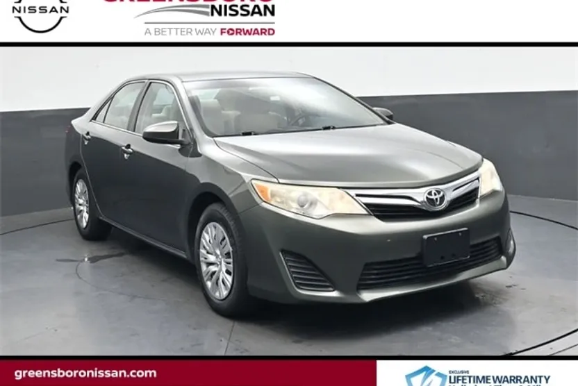 2012 Toyota Camry LE photo 1