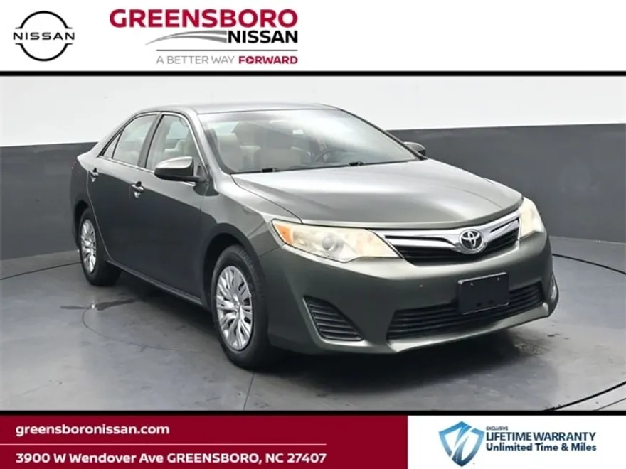 2012 Toyota Camry LE photo 1