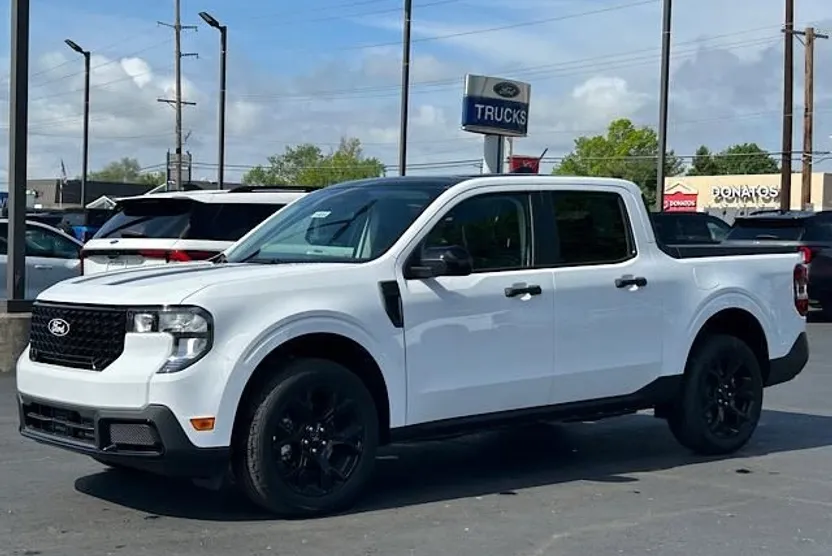 2025 Ford Maverick XLT photo 1
