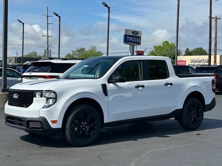 2025 Ford Maverick XLT photo 1