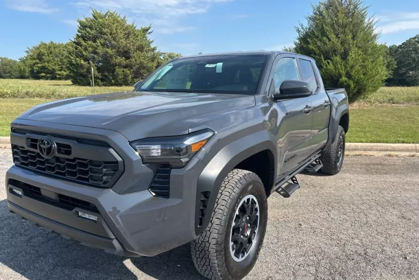2025 Toyota Tacoma TRD Off-Road Double Cab photo 1