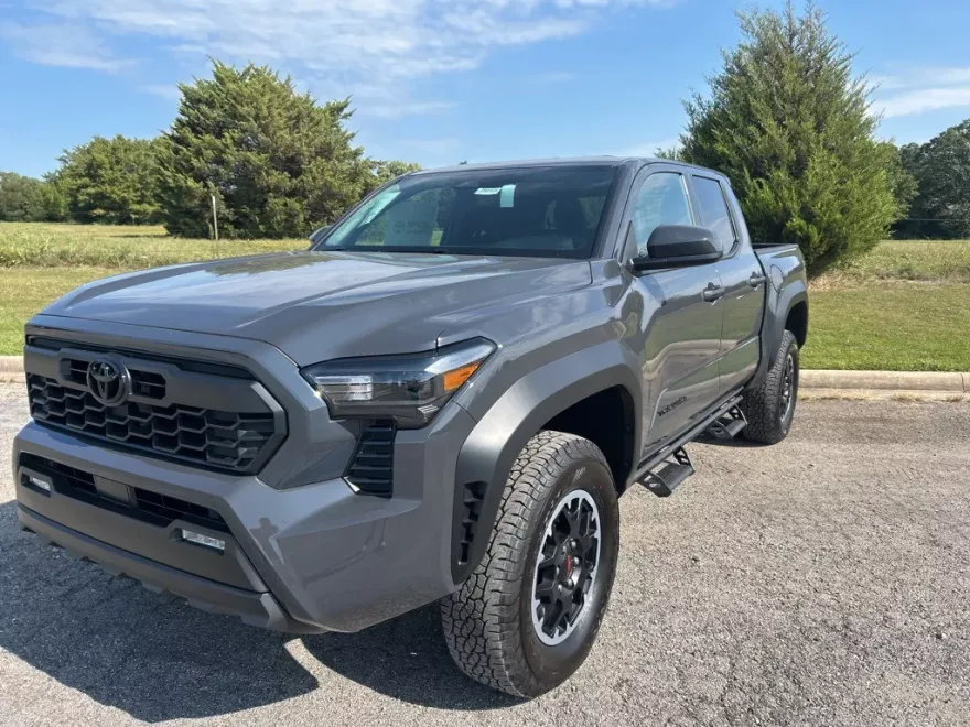2025 Toyota Tacoma TRD Off-Road Double Cab photo 1