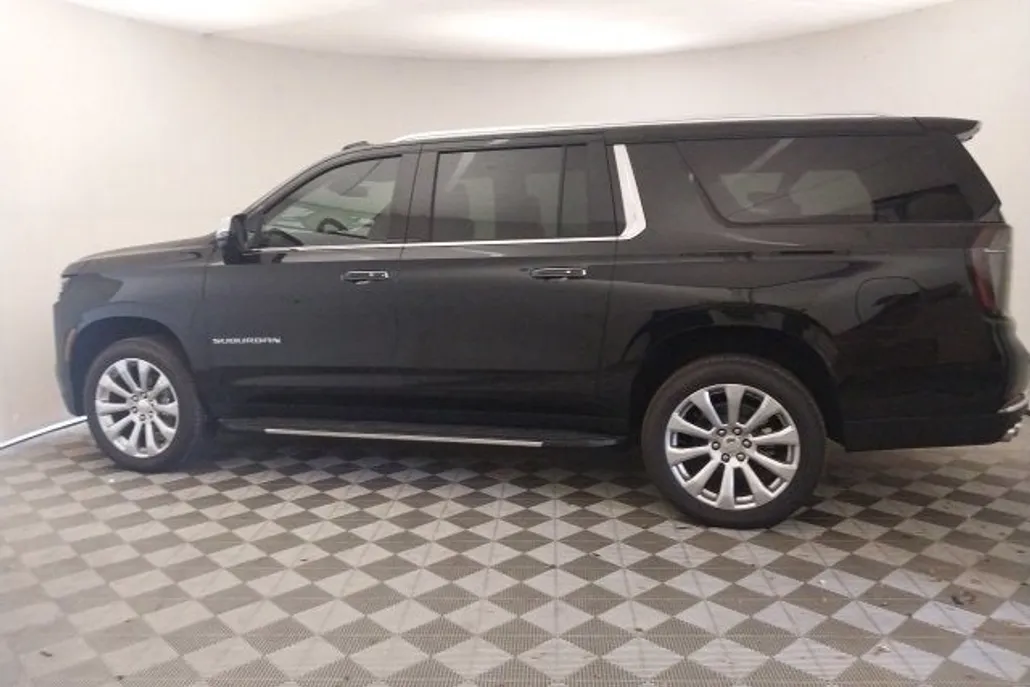 2025 Chevrolet Suburban Premier photo 1