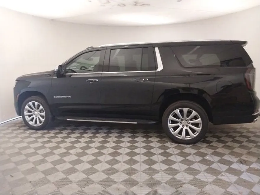 2025 Chevrolet Suburban Premier photo 1