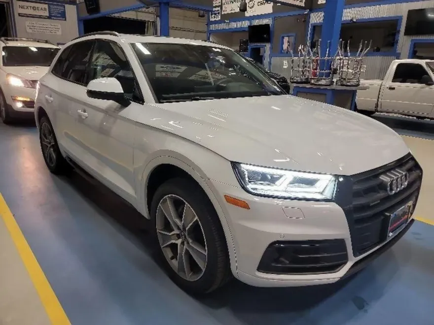 2020 Audi Q5 45 Premium Plus photo 1