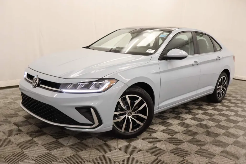 2025 Volkswagen Jetta SE photo 1