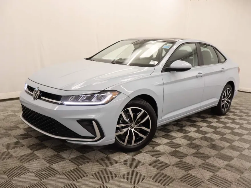 2025 Volkswagen Jetta SE photo 1