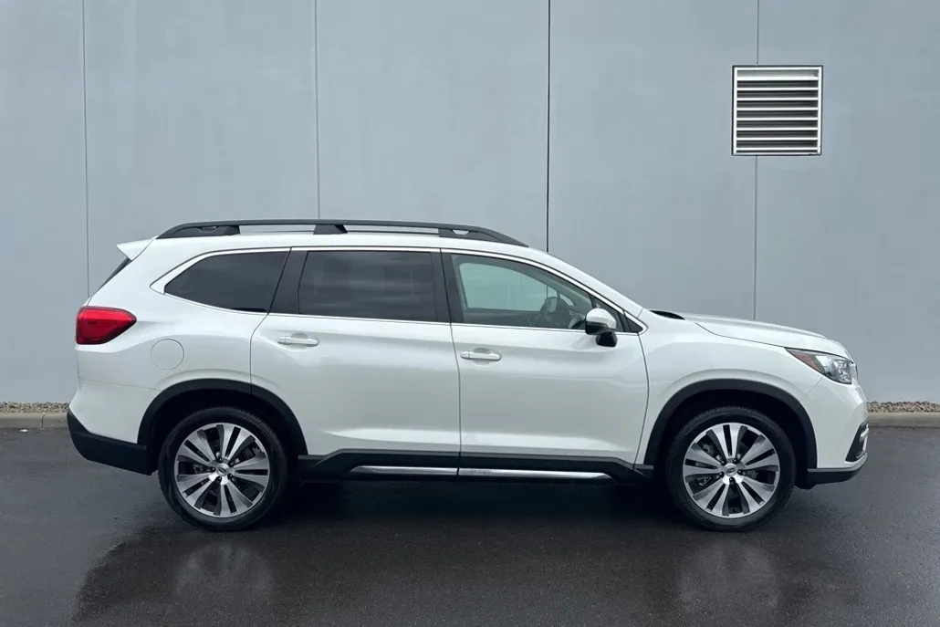 2022 Subaru Ascent Limited photo 1