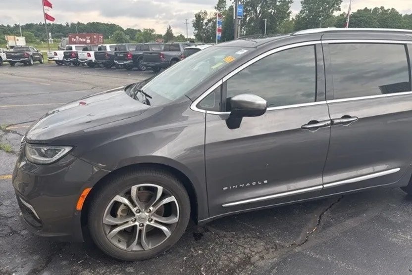 2022 Chrysler Pacifica Pinnacle photo 1