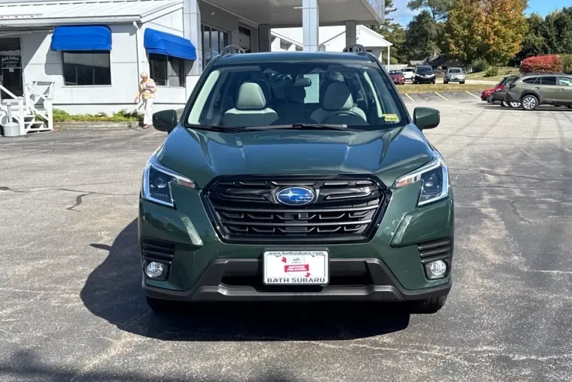 2023 Subaru Forester Premium photo 1