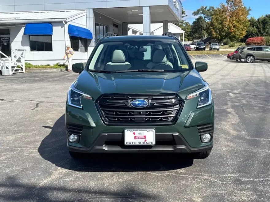 2023 Subaru Forester Premium photo 1