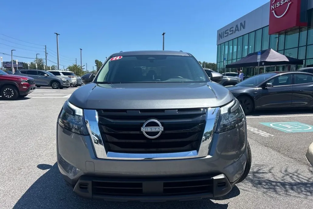 2024 Nissan Pathfinder SV photo 1