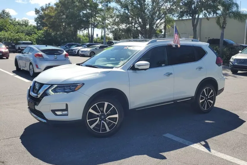 2017 Nissan Rogue SL photo 1