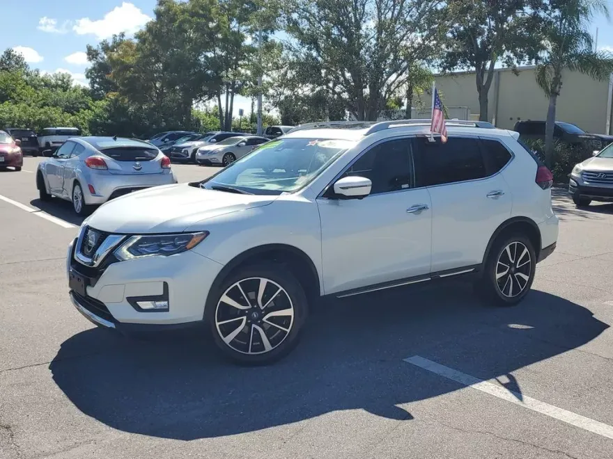 2017 Nissan Rogue SL photo 1