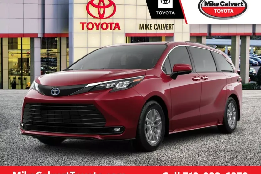 2025 Toyota Sienna XLE photo 1