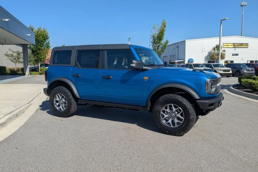 2025 Ford Bronco Badlands photo 1