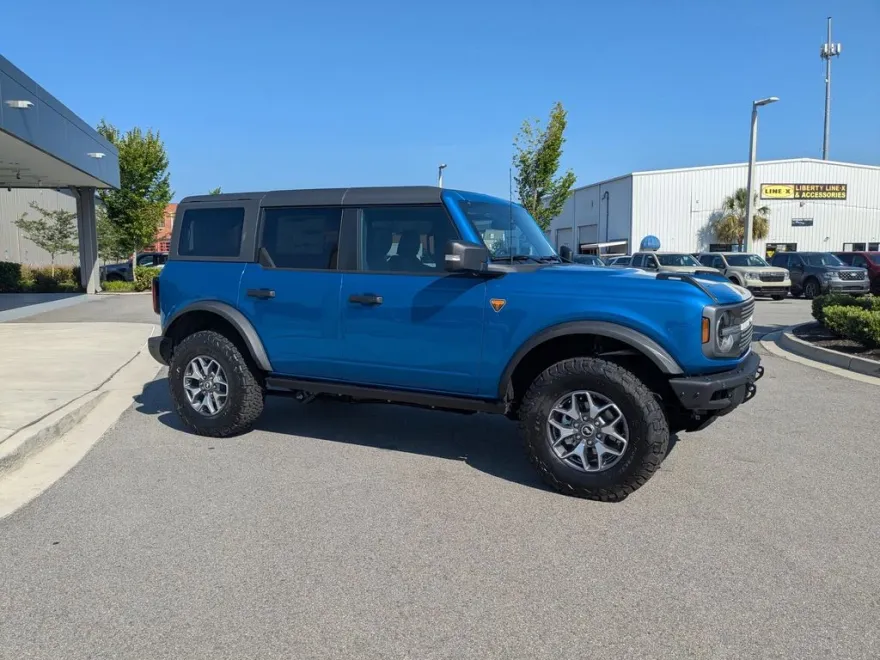 2025 Ford Bronco Badlands photo 1