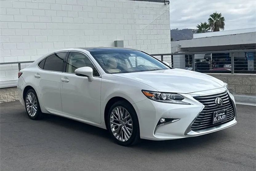 2017 Lexus ES 350 Luxury photo 1