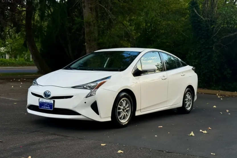 2018 Toyota Prius One Two photo 1