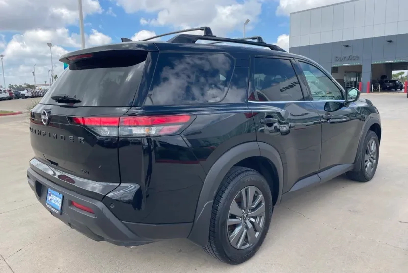2024 Nissan Pathfinder SV photo 1