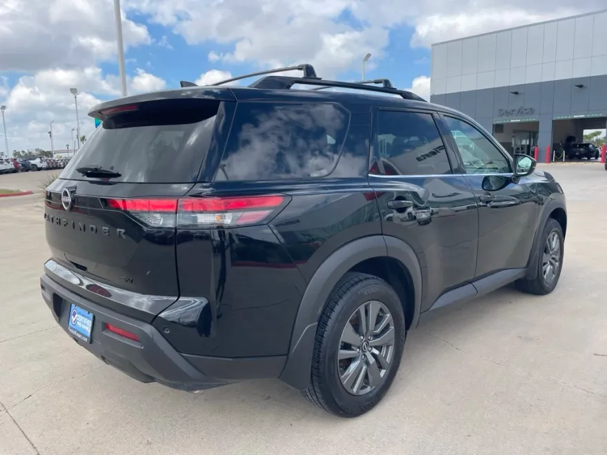 2024 Nissan Pathfinder SV photo 1