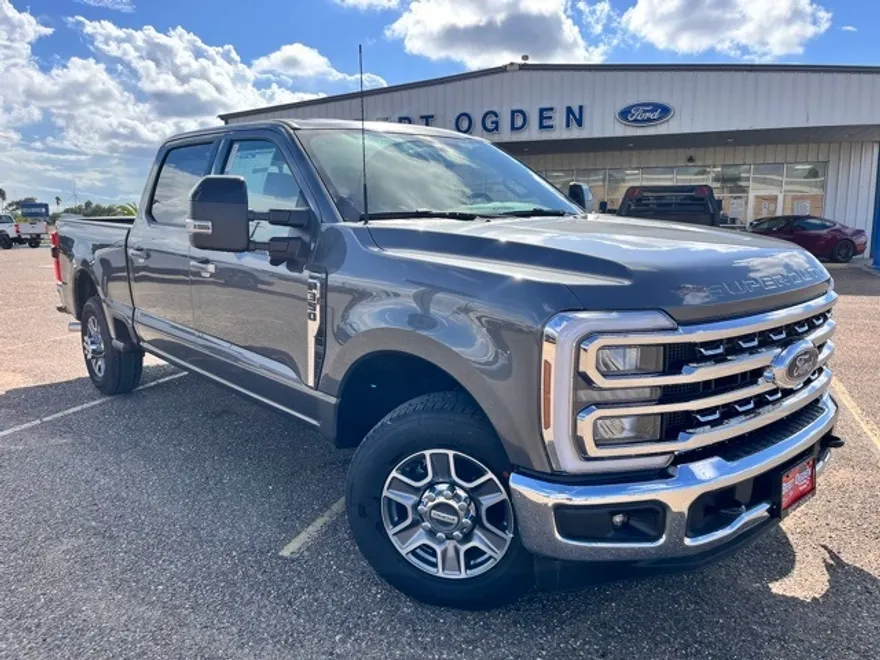 2026 Ford F-350 Lariat photo 1