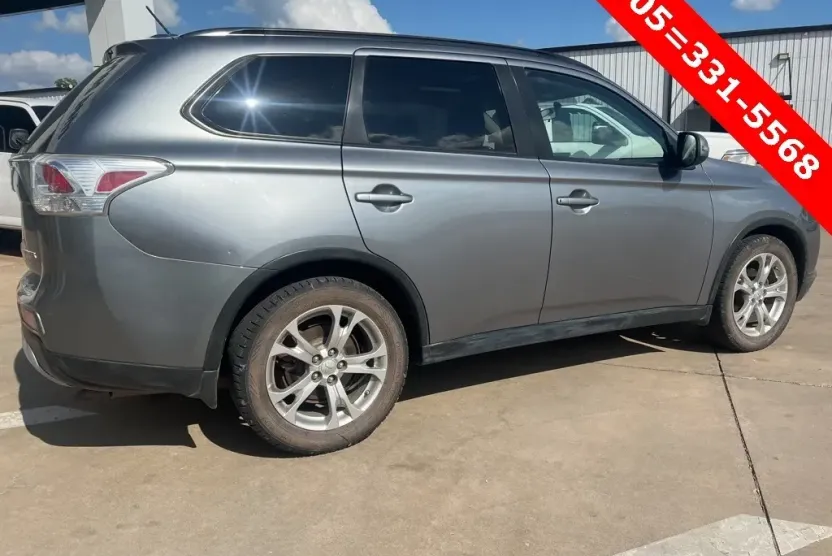 2015 Mitsubishi Outlander SE photo 1