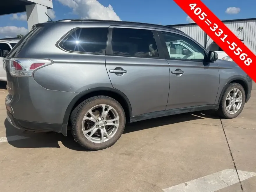 2015 Mitsubishi Outlander SE photo 1