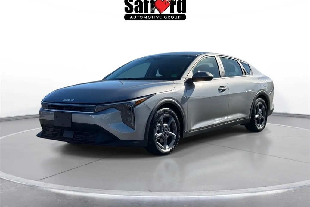 2025 Kia K4 LXS photo 1