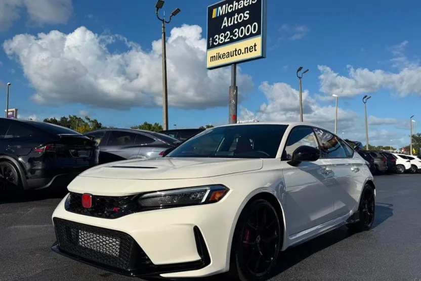 2024 Honda Civic Type R photo 1