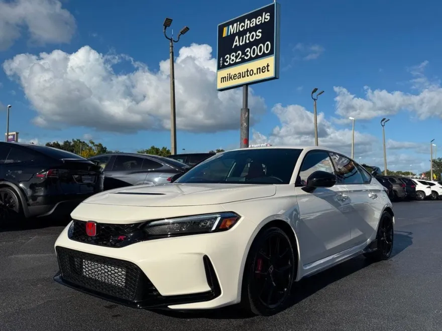 2024 Honda Civic Type R photo 1