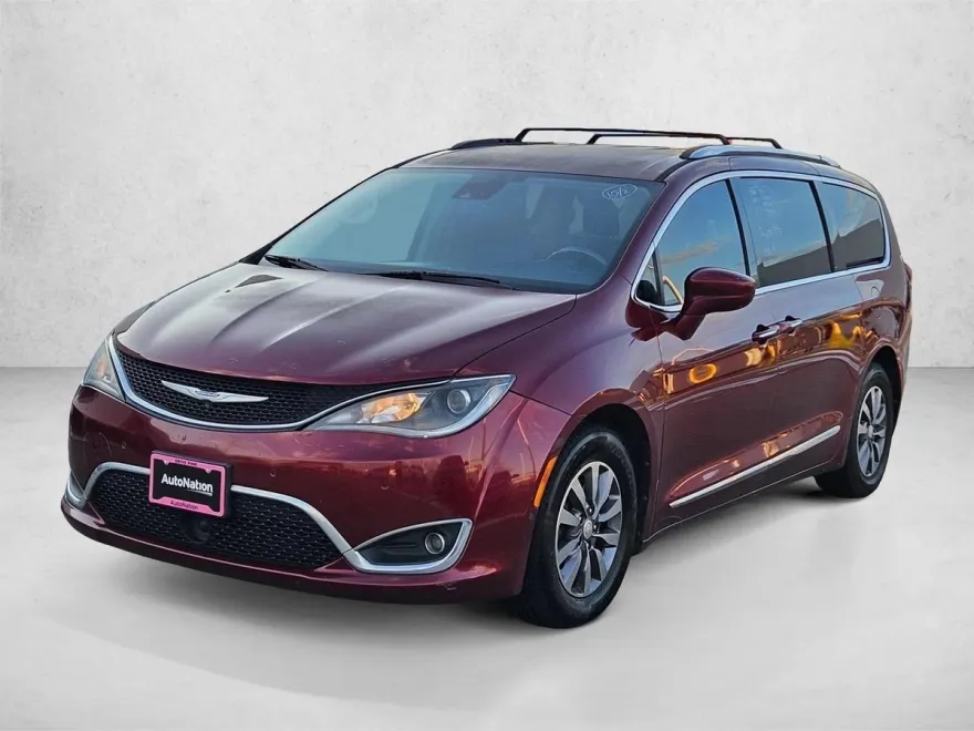 2020 Chrysler Pacifica Touring Plus photo 1