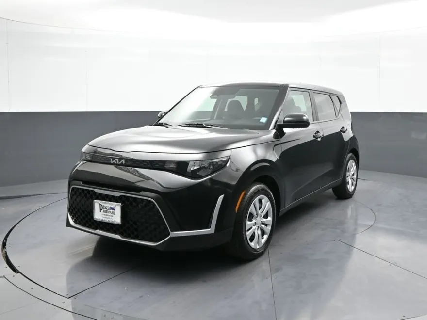 2023 Kia Soul LX photo 1