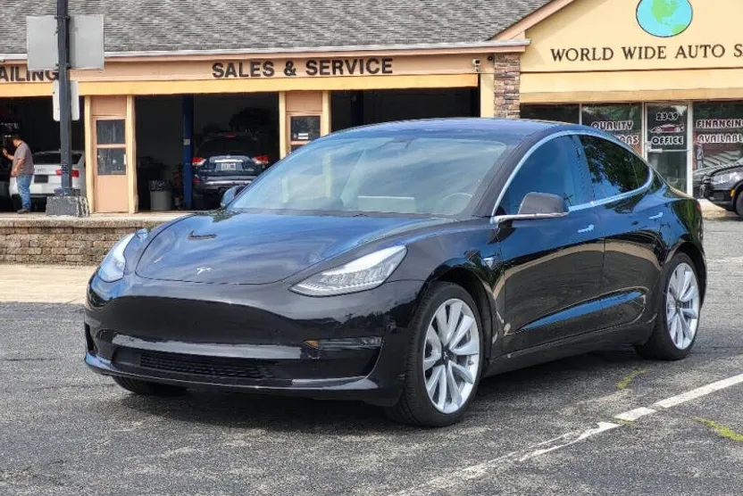 2018 Tesla Model 3 Long Range photo 1