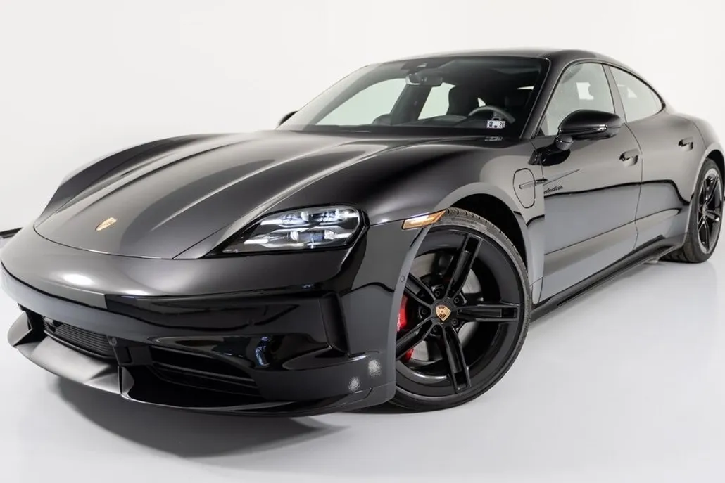 2025 Porsche Taycan GTS photo 1