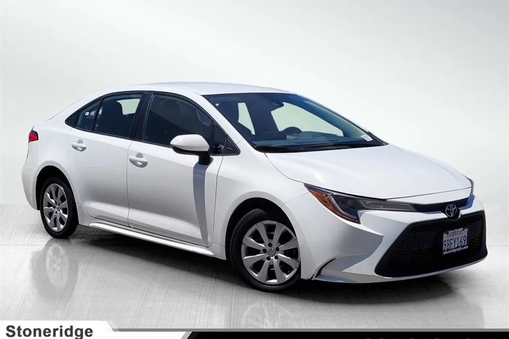 2022 Toyota Corolla LE photo 1