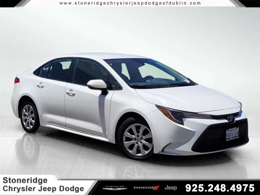 2022 Toyota Corolla LE photo 1