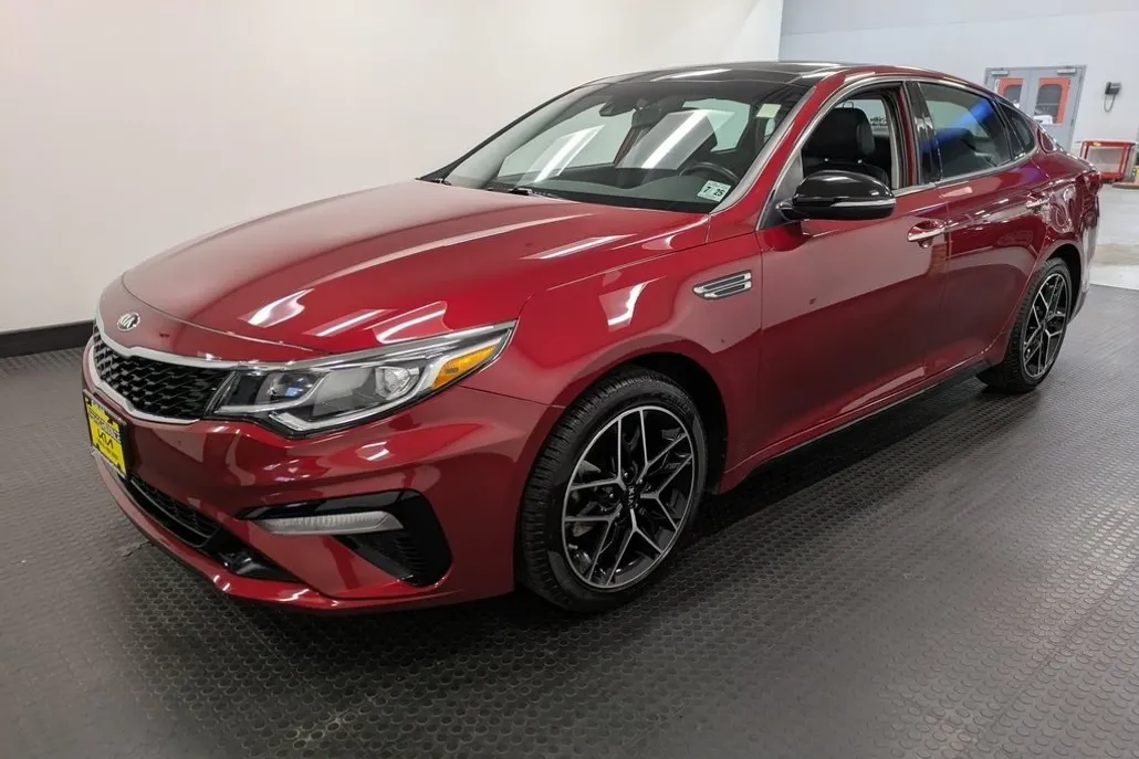 2020 Kia Optima SE photo 1