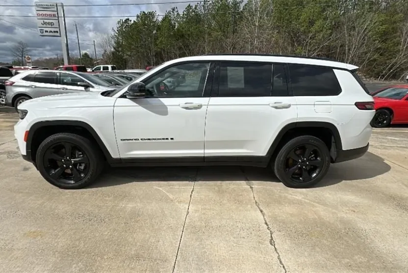 2023 Jeep Grand Cherokee Altitude photo 1