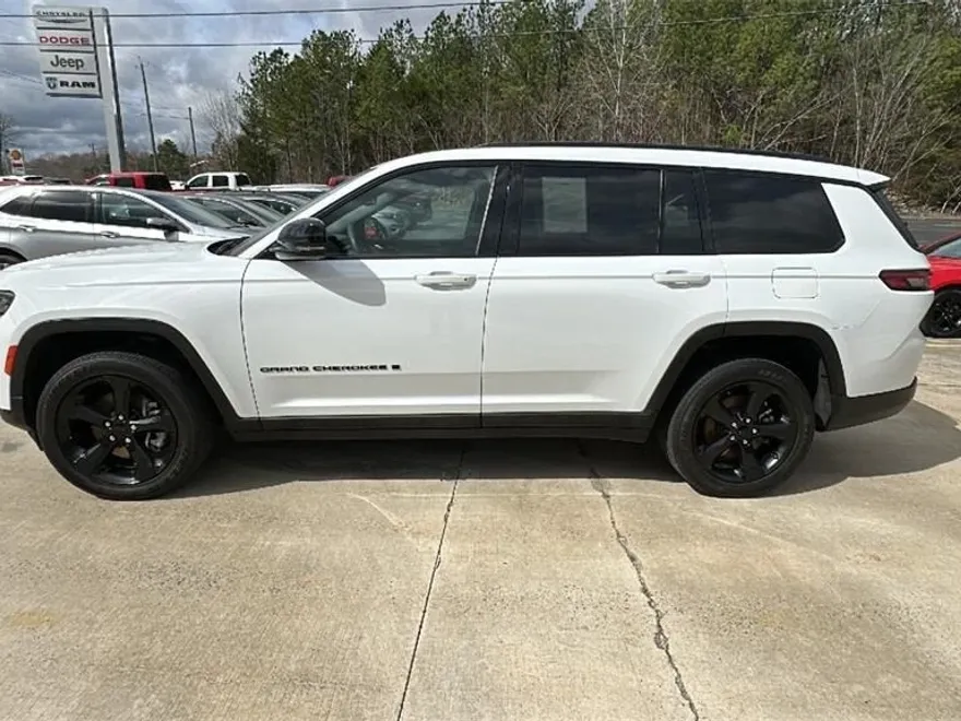 2023 Jeep Grand Cherokee Altitude photo 1