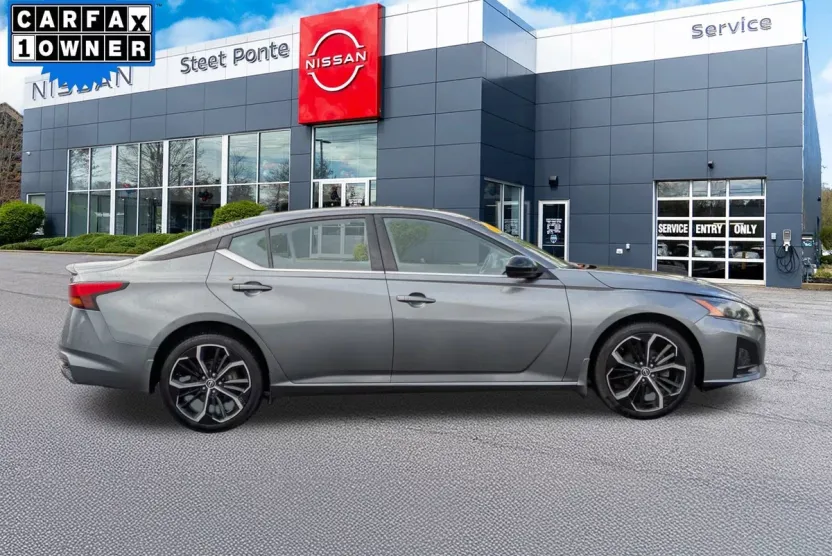 2023 Nissan Altima 2.5 SR photo 1