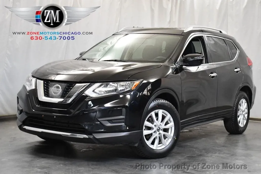 2017 Nissan Rogue SV photo 1