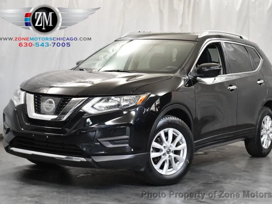 2017 Nissan Rogue SV photo 1