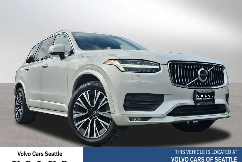 2022 Volvo XC90 T5 AWD Momentum photo 1