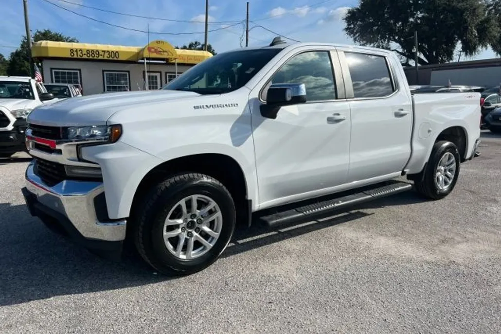 2021 Chevrolet Silverado LT photo 1