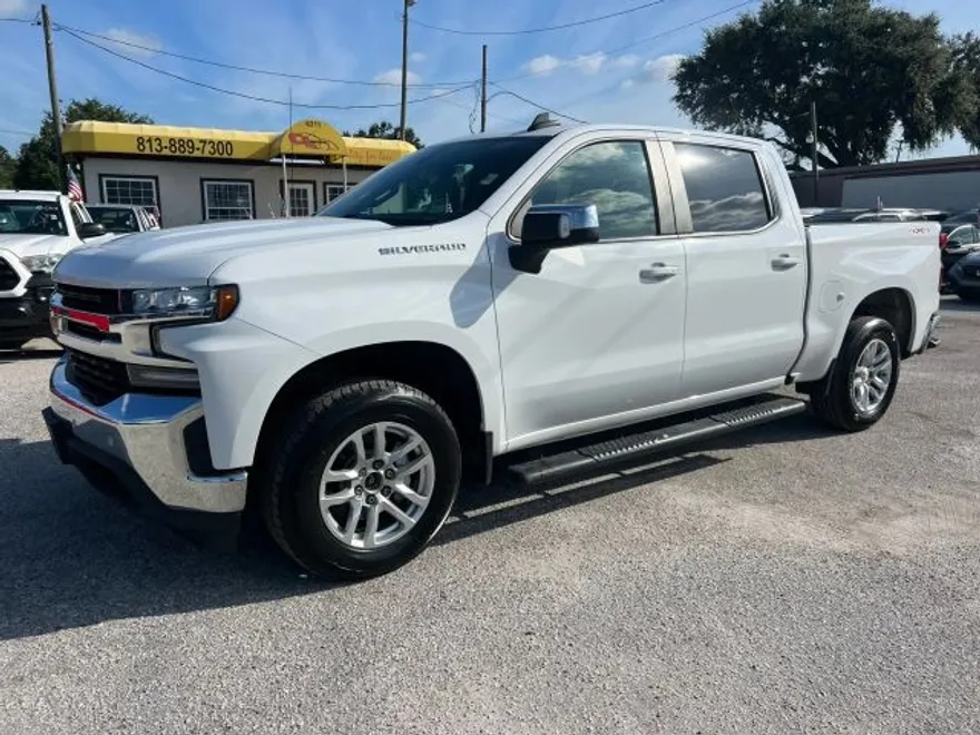 2021 Chevrolet Silverado LT photo 1